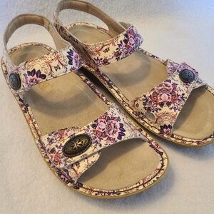 Alegria Verona Women’s leather sandals Size 6-6.5 Colored